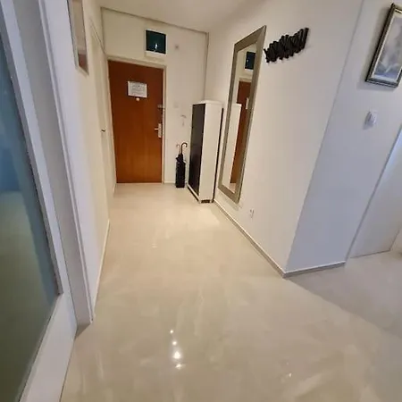 شقة Mira زادار